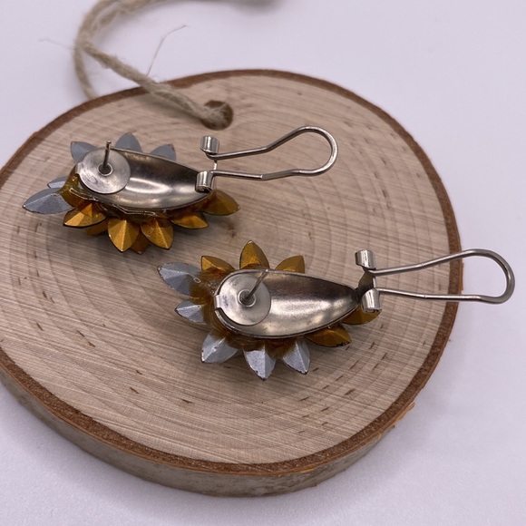 Vintage Green & Clear Iridescent Aurora Borealis Post Earrings Hinged Backing - Picture 3 of 4